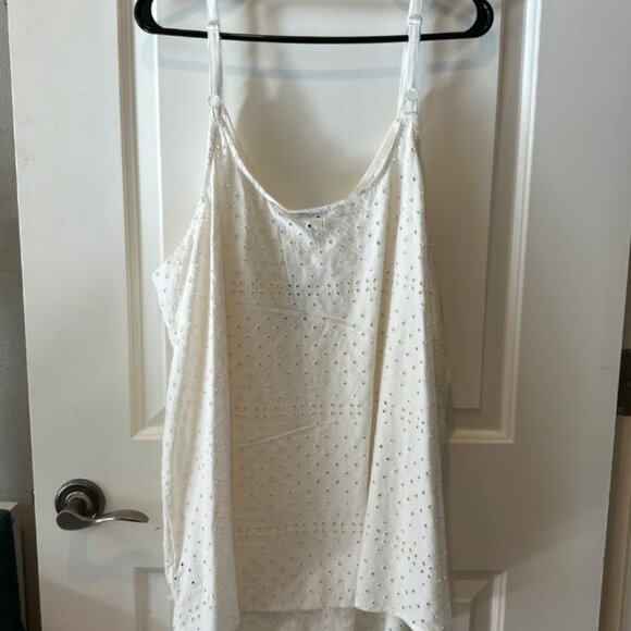 NWT Torrid white Challis Eyelet Tanktop‎ - Picture 2 of 3